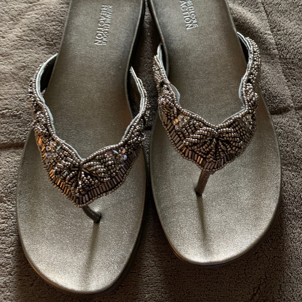 Kenneth Cole Reaction Glam-athon Flip flops